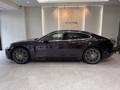2018 Porsche PANAMERA photo 6