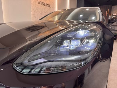 2018 Porsche PANAMERA photo 12