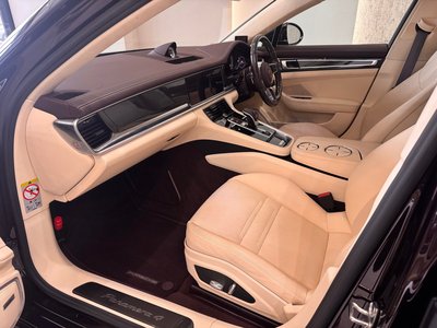 2018 Porsche PANAMERA thumbnail 17