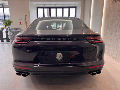 2018 Porsche PANAMERA photo 7