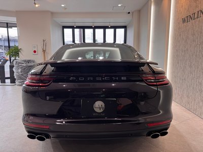 2018 Porsche PANAMERA photo 10