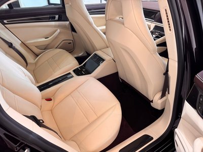 2018 Porsche PANAMERA photo 16
