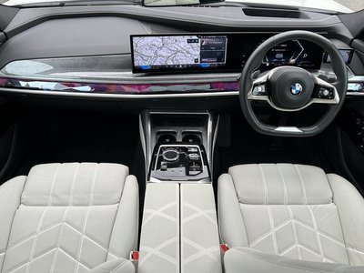 2024 BMW 7 SERIES photo 2