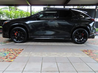 2025 Lexus NX photo 4