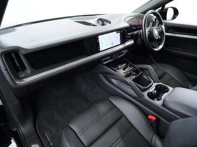 2023 Porsche CAYENNE thumbnail 30