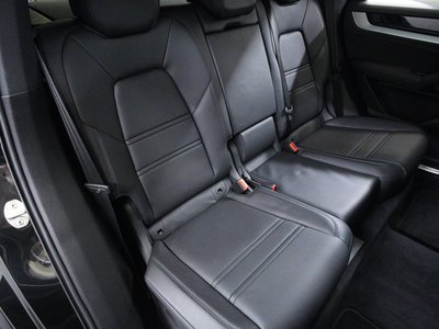 2023 Porsche CAYENNE thumbnail 34