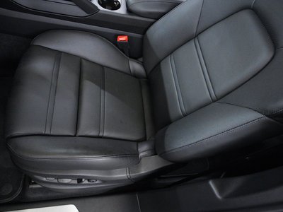 2023 Porsche CAYENNE thumbnail 32