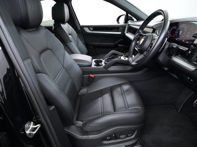 2023 Porsche CAYENNE photo 11