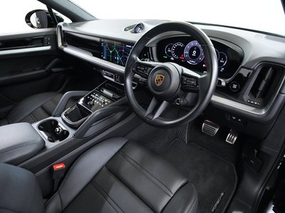 2023 Porsche CAYENNE photo 10