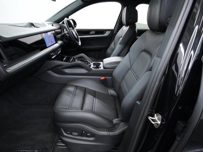 2023 Porsche CAYENNE thumbnail 31