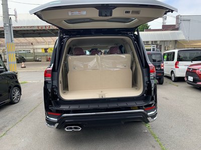 2026 Toyota LAND CRUISER 300 photo 7