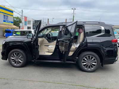 2026 Toyota LAND CRUISER 300 thumbnail 17