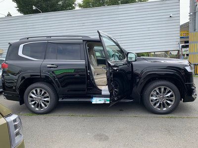 2026 Toyota LAND CRUISER 300 photo 3