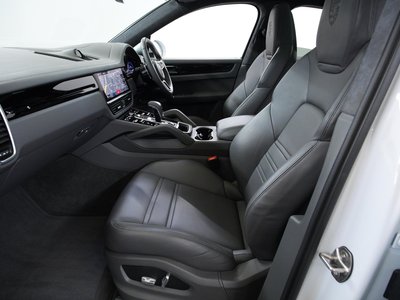 2021 Porsche CAYENNE thumbnail 40