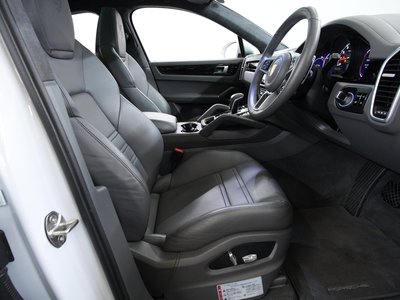 2021 Porsche CAYENNE thumbnail 39