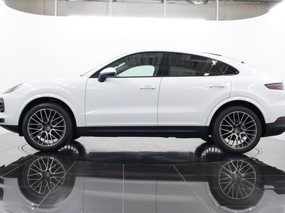 2021 Porsche CAYENNE photo 16