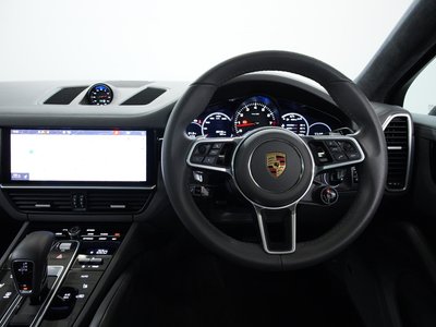 2021 Porsche CAYENNE thumbnail 23
