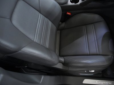 2021 Porsche CAYENNE photo 7