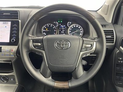 2022 Toyota LAND CRUISER PRADO photo 9