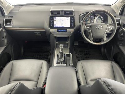 2022 Toyota LAND CRUISER PRADO photo 2