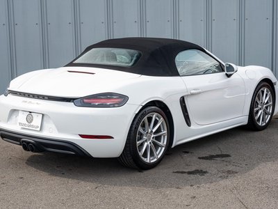 2017 Porsche 718 thumbnail 39