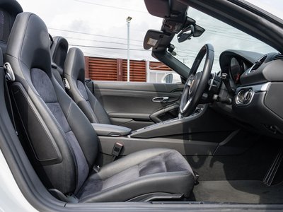 2017 Porsche 718 photo 16