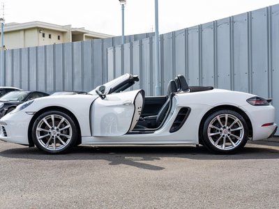 2017 Porsche 718 thumbnail 32