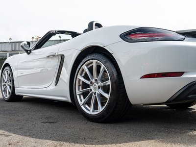 2017 Porsche 718 thumbnail 18