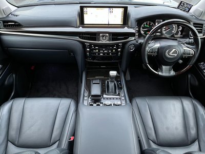 2016 Lexus LX thumbnail 18