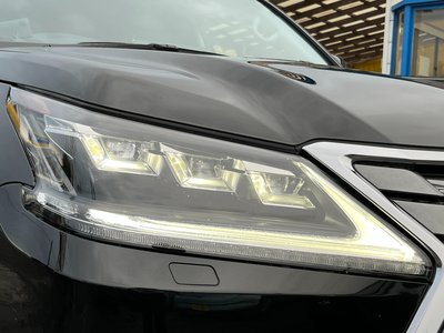 2016 Lexus LX photo 15