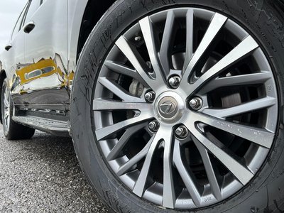 2016 Lexus LX photo 16