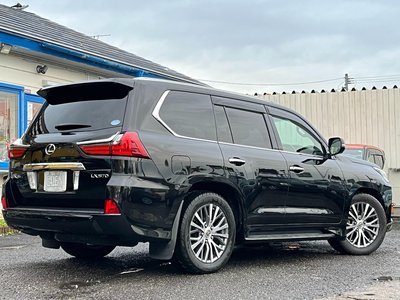 2016 Lexus LX thumbnail 24