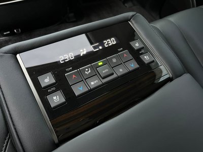 2016 Lexus LX thumbnail 37