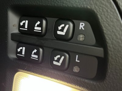 2016 Lexus LX thumbnail 38