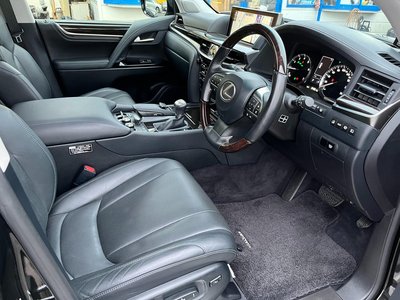 2016 Lexus LX thumbnail 19