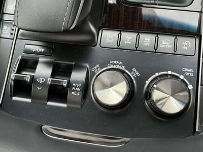 2016 Lexus LX thumbnail 35