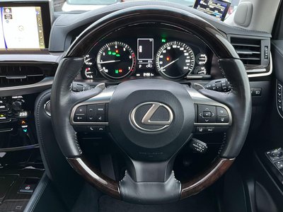 2016 Lexus LX thumbnail 30