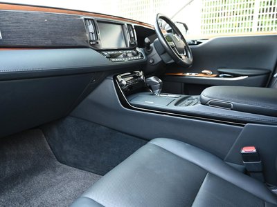 صورة 8 لـ 2020 Toyota CENTURY