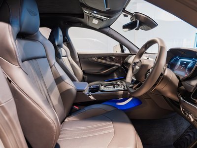 2026 Aston Martin DBX — миниатюра 20