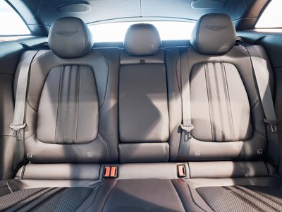 2026 Aston Martin DBX — миниатюра 24