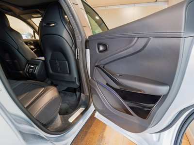 2026 Aston Martin DBX — миниатюра 22