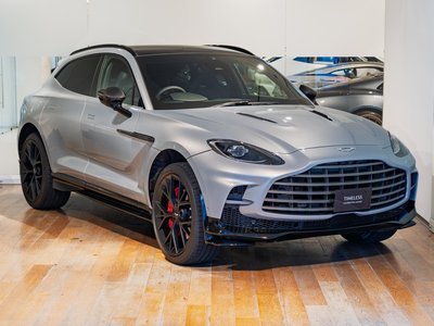 2026 Aston Martin DBX photo 4