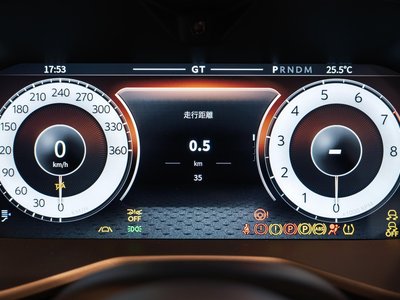 2026 Aston Martin DBX — миниатюра 25