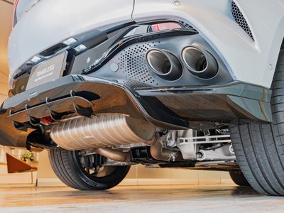 2026 Aston Martin DBX photo 15