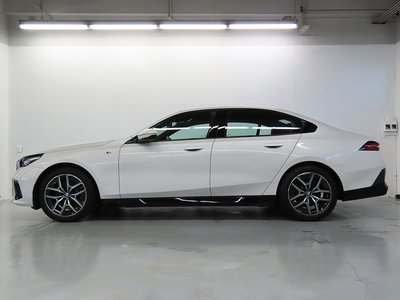صورة 7 لـ 2025 BMW 5 SERIES
