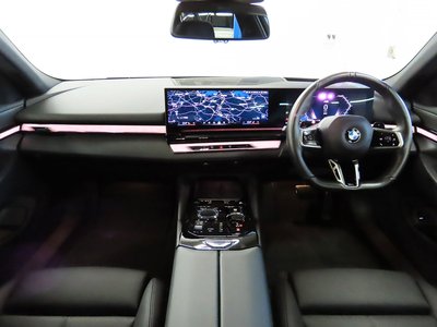 صورة 6 لـ 2025 BMW 5 SERIES