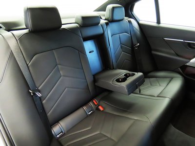 صورة مصغرة 18 لـ 2025 BMW 5 SERIES