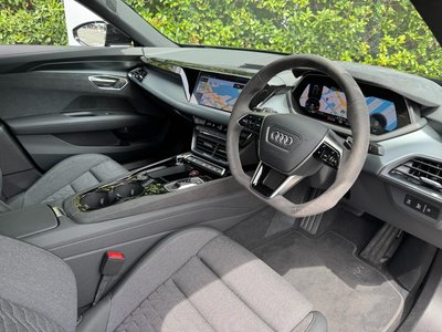 صورة 7 لـ 2023 AUDI E-TRON GT QUATTRO