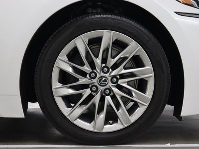 2017 Lexus LS photo 9