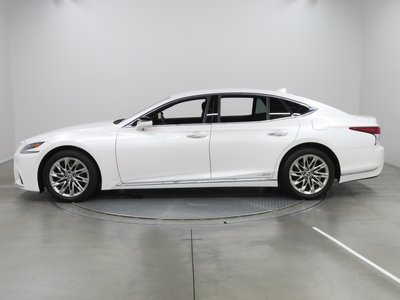 2017 Lexus LS photo 3